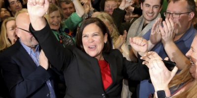 Ιρλανδία: Το Sinn Fein καλεί την EE να υποστηρίξει την επανένωση της Ιρλανδίας μετά την ιστορική εκλογική του νίκη