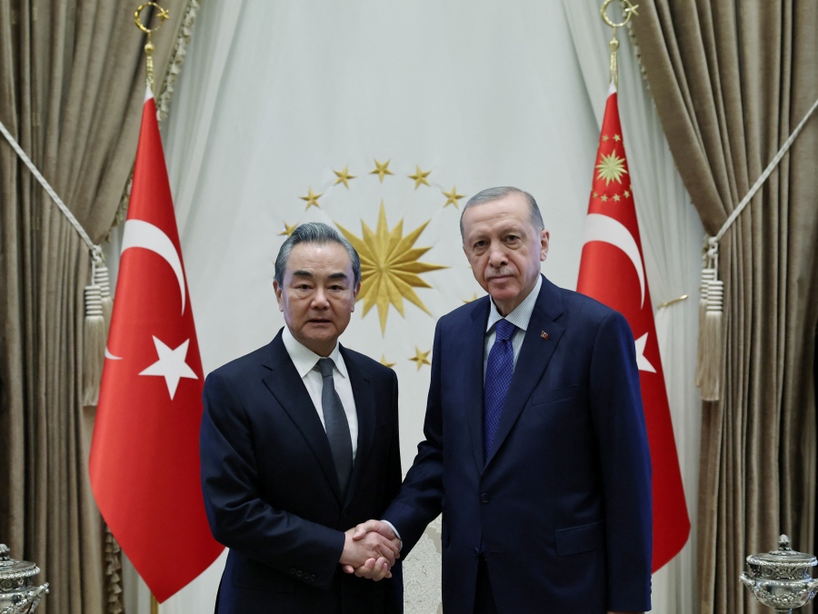 Παρέμβαση Erdogan - Wang Yi (Κίνα): Η ουκρανική κρίση να λυθεί με διαπραγματεύσεις