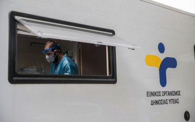 Συναγερμός στον Πειραιά για τουλάχιστον 19 κρούσματα κορωνοϊού σε γηροκομείο