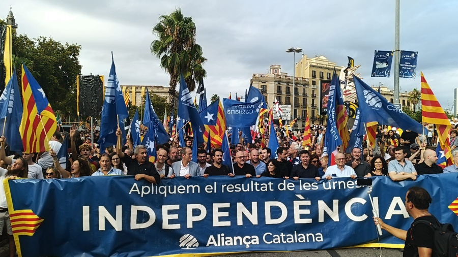 Aliança Catalana, το ακροδεξιό κόμμα που απειλεί την κυβέρνηση Sanchez στην Ισπανία