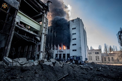 Πόλεμος φθοράς στην Ουκρανία - Καμένη γη η Μαριούπολη, υπό συνεχή βομβαρδισμό το Κίεβο - Εκτιμήσεις για λήξη της εισβολής