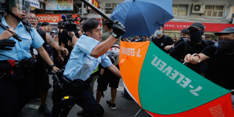 Νέες ταραχές μεταξύ αστυνομικών και διαδηλωτών στο Χονγκ Κονγκ