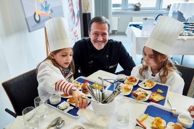 Ο Alexander Hermann δημιουργεί παιδικό μενού για τη Lufthansa