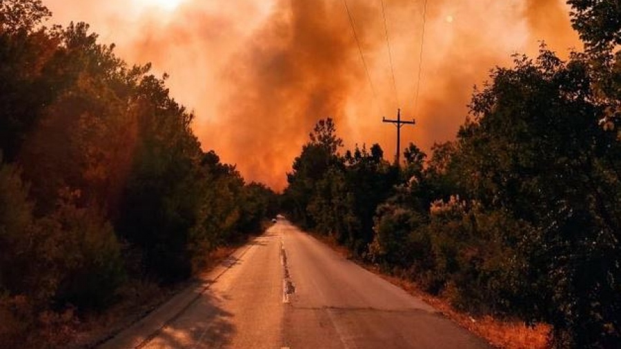 Μάχη με τις φλόγες δίνουν οι πυροσβέστες για 15η ημέρα στον Έβρο – Τα ενεργά μέτωπα