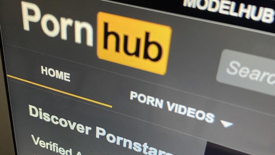 Θα κλείσουν σπίτια - Χάκερ απειλούν να δημοσιοποιήσουν τα δεδομένα συνδρομητών του Pornhub