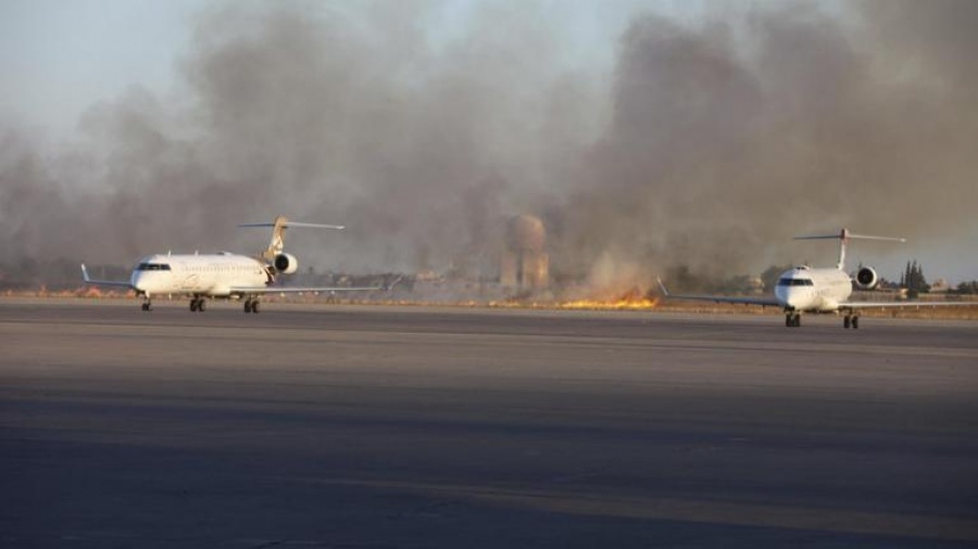 Λιβύη: Πανικός στο αεροδρόμιο της Τρίπολης που επλήγη από πύραυλο