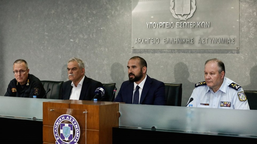 Μετά την αποπομπή Τόσκα, ήλθαν «καρατομήσεις» σε Αστυνομία και Πυροσβεστική για τον κατευνασμό της οργισμένης κοινωνίας