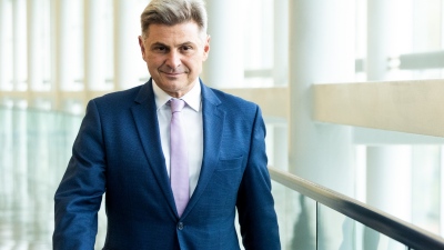 Στο ΠΑΣΟΚ, ο Φαραντούρης: «Είναι ο μοναδικός συγκροτημένος πόλος»