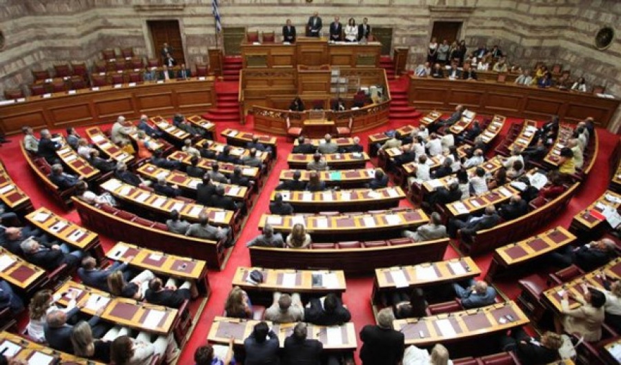 Βουλή: Υπερψηφίζουν το νομοσχέδιο για τη μείωση των ασφαλιστικών εισφορών ΝΔ, ΔΗΣΥ, Ποτάμι