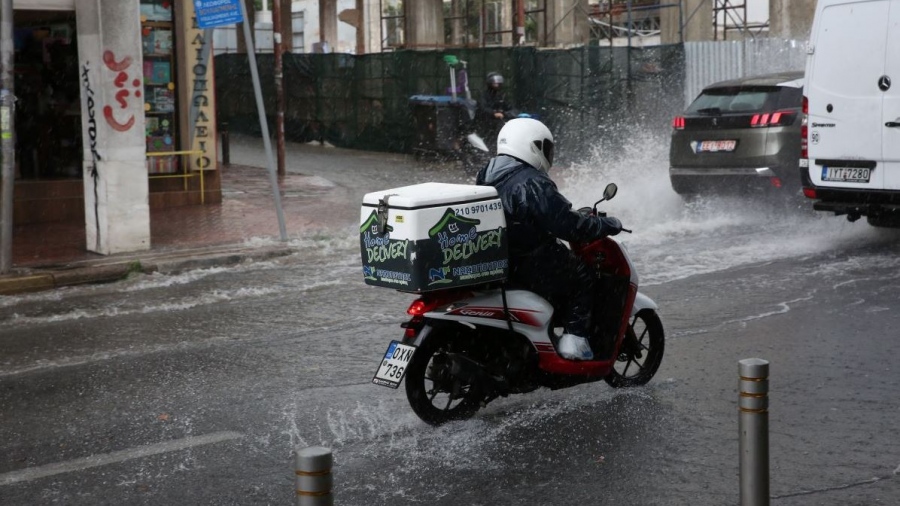 Υπουργεία Κλιματικής Κρίσης και Εργασίας: Τα μέτρα προστασίας των εργαζομένων από την κακοκαιρία