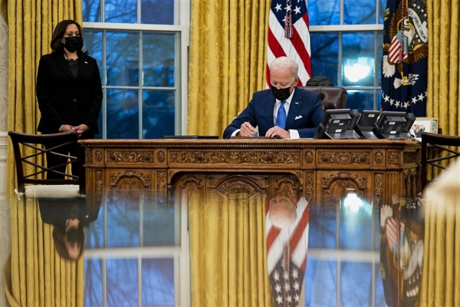 ΗΠΑ: Επενδύσεις σε δημόσιες υποδομές για την ανάκαμψη της οικονομίας προωθεί ο Biden