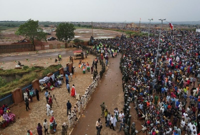 H κυβέρνηση του Νίγηρα καταγγέλλει τη Γαλλία ότι ετοιμάζει στρατιωτική επέμβαση μαζί με τα κράτη της ECOWAS