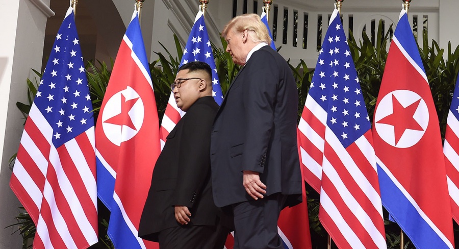 Τα πρώτα 60 δευτερόλεπτα της συνάντησης Trump – Kim – Τι έδειξε η γλώσσα του σώματος