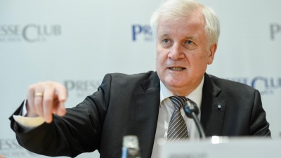 Seehofer: Δύσκολες διαπραγματεύσεις για το μεταναστευτικό με Ελλάδα, Ιταλία - Στην Αθήνα τεχνικά κλιμάκια του ΥΠΕΣ
