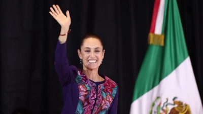 Απίστευτο: Μεθυσμένος άνδρας «χούφτωσε» την πρόεδρο του Μεξικού