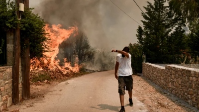 Ένας 45χρονος πρώην δικηγόρος ο βασικός ύποπτος για τη φωτιά στον Αυλώνα