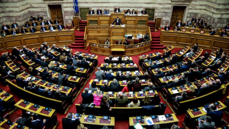 Βουλή: Μετά τις 18:00 οι ομιλίες των πολιτικών αρχηγών – Άγνωστo ακόμα το πότε θα μιλήσει ο Τσίπρας