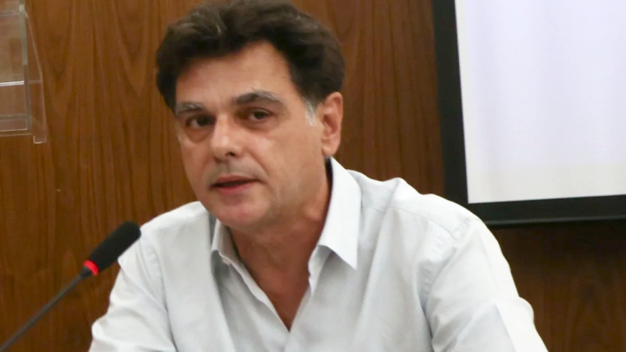 Γεράσιμος Μοσχονάς (Πάντειο): Ο Κασσελάκης συμπεριφέρεται σαν χαρισματικός ηγέτης χωρίς χάρισμα