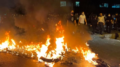 Ξέσπασε χάος στο Ιράν: Διαδηλωτές κατέλαβαν την πόλη Abdanan - Με το... δάκτυλο στη σκανδάλη ΗΠΑ και Ισραήλ