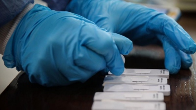 ΕΟΔΥ: Στους 21 οι νεκροί από κορωνοϊό τις τελευταίες 7 ημέρες - Μειώθηκαν οι διασωληνωμένοι