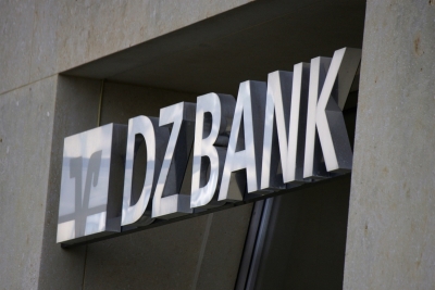 DZ Bank: Η Ελλάδα πρέπει να είναι υπερήφανη γι’ αυτά που έχει πετύχει – Θα συνεχίσουν να υπεραποδίδουν τα ελληνικά ομόλογα