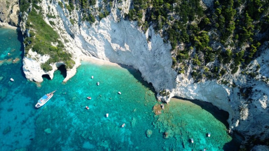 Άδειες για ξενοδοχεία σε Ζάκυνθο και Μήλο