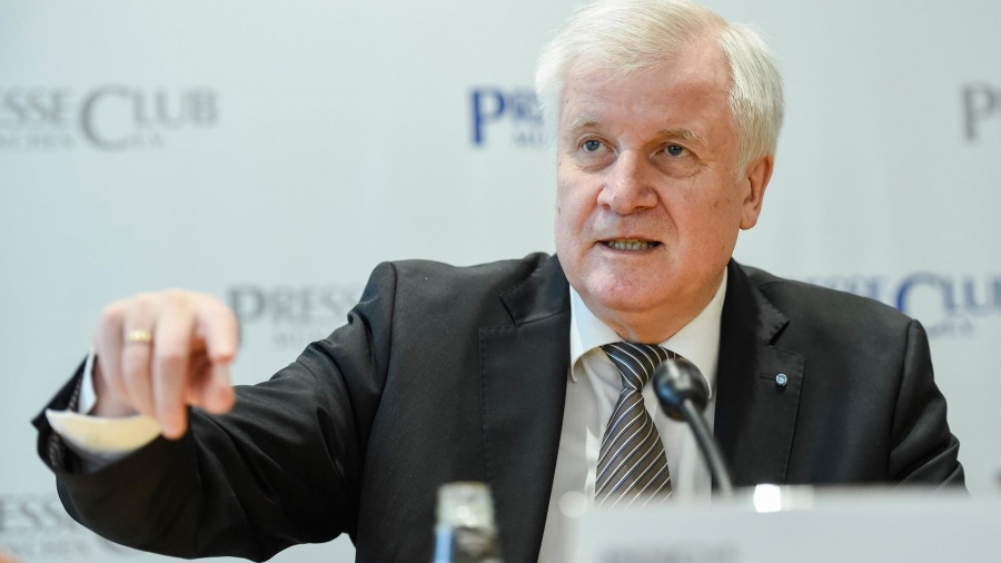 Σχέδιο Seehofer για το προσφυγικό κόντρα στο «Δουβλίνο» - Τι θα αλλάξει για την Ελλάδα