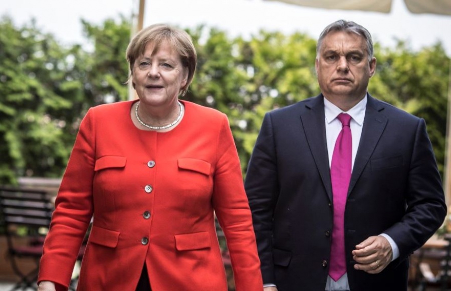 Δημόσια αντιπαράθεση Merkel - Orban για τους πρόσφυγες και τη στάση της ΕΕ