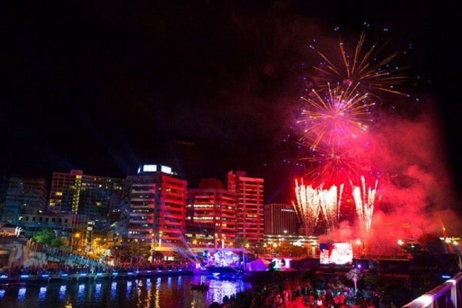 Reuters: Ο πλανήτης υποδέχεται το 2020 εν μέσω πυρκαγιών και κοινωνικής αναταραχής