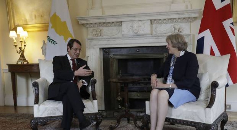 Ορμητήριο η Κύπρος για τους Βρετανούς στην επίθεση κατά της Συρίας - Τι είπε η May στον Αναστασιάδη