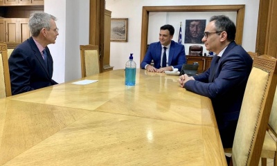 Εύσημα Pyatt (πρέσβης ΗΠΑ) στην κυβέρνηση για τη διαχείριση του κορωνοϊού – Παρέδωσε 200.000 τεστ αντισωμάτων