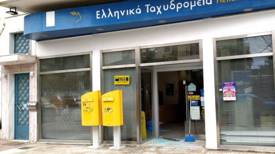 Ένοπλη ληστεία σε υποκατάστημα ΕΛΤΑ στο Παλαιό Φάληρο - Ανθρωποκυνηγητό για τη σύλληψη του δράστη