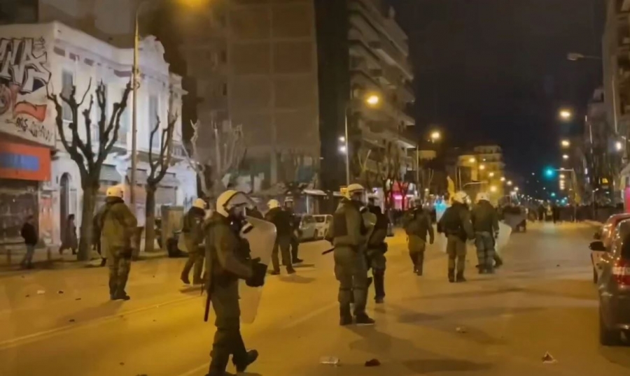 Εθνική τραγωδία στα Τέμπη: Επεισόδια στη Θεσσαλονίκη σε πορεία για το τραγικό δυστύχημα