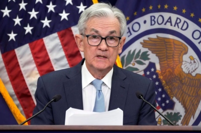 Αυξάνονται οι πιέσεις στον Powell - Με την πλάτη στον τοίχο ο πρόεδρος της Fed για τα επιτόκια