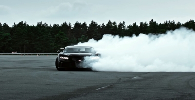 Δείτε την Bugatti Pur Sport να βάζει φωτιά στην άσφαλτο