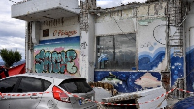 Τραγωδία στην Κόρινθο - Νεκρή 43χρονη γυναίκα από κατάρρευση μπαλκονιού