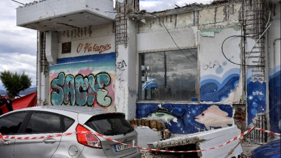 Τραγωδία στην Κόρινθο - Νεκρή 43χρονη γυναίκα από κατάρρευση μπαλκονιού