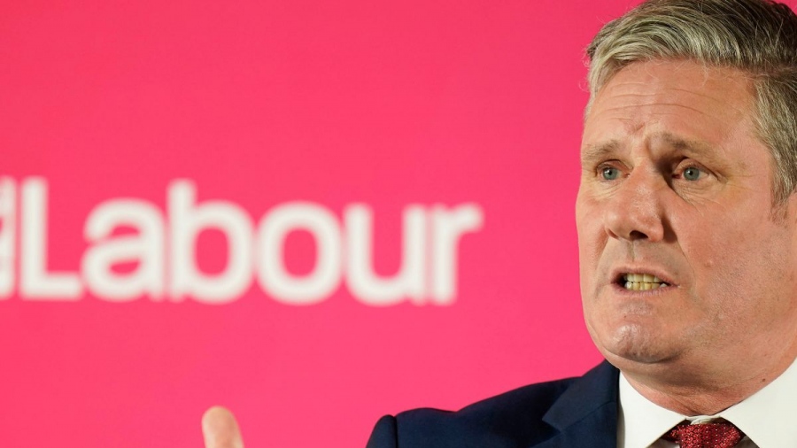 Ο Starmer (Εργατικοί) είπε στους Βρετανούς ό,τι θέλουν να ακούσουν: Θα μειώσει τη μετανάστευση, αν εκλεγεί