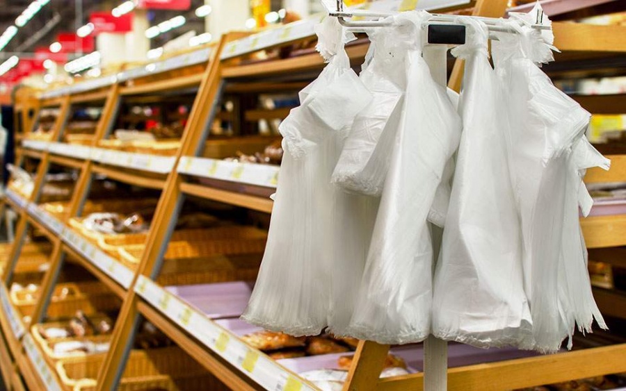 Μειώνονται οι πλαστικές σακούλες στην Ελλάδα, αλλά όχι η εξάρτηση από το πλαστικό