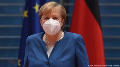 Γερμανικός Τύπος για Merkel: H πιο ισχυρή γυναίκα στον κόσμο αυτοταπεινώθηκε