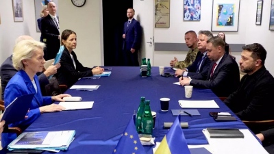 Πολλά νεύρα... Ένταση στο τετ-α-τετ von der Leyen–Zelensky στη Νέα Υόρκη