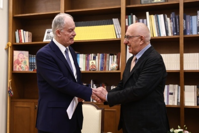 Κούνησαν μαντήλι οι δύο Πρόεδροι και ξεκίνησαν διακοπές