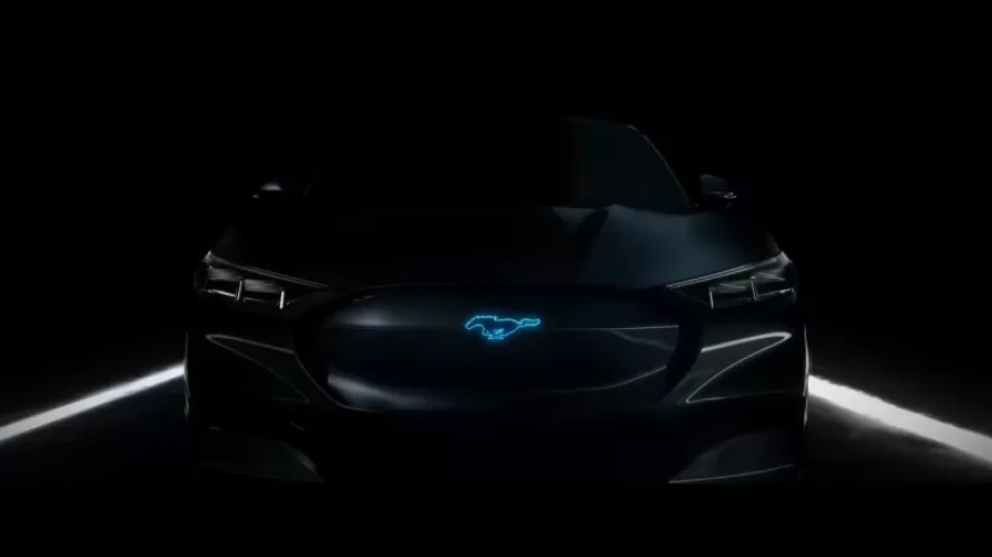 H Ford δείχνει την υβριδική V8 Mustang