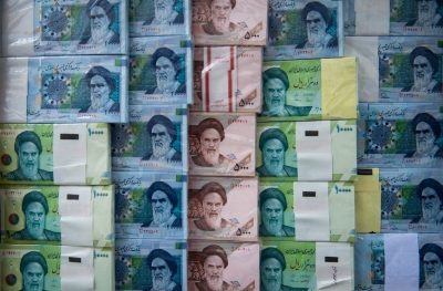 «Ρωσική συνταγή» από το Ιράν για τη στήριξη του νομίσματός του μετά τις κυρώσεις της Δύσης