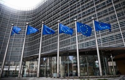 Bloomberg: Η Ευρωπαϊκή Επιτροπή θα προτείνει την κατάργηση του δικαιώματος βέτο που έχει στην εισδοχή υποψήφιων χωρών
