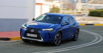 Δοκιμάζουμε το ιδιαίτερο Lexus UX 250h AWD