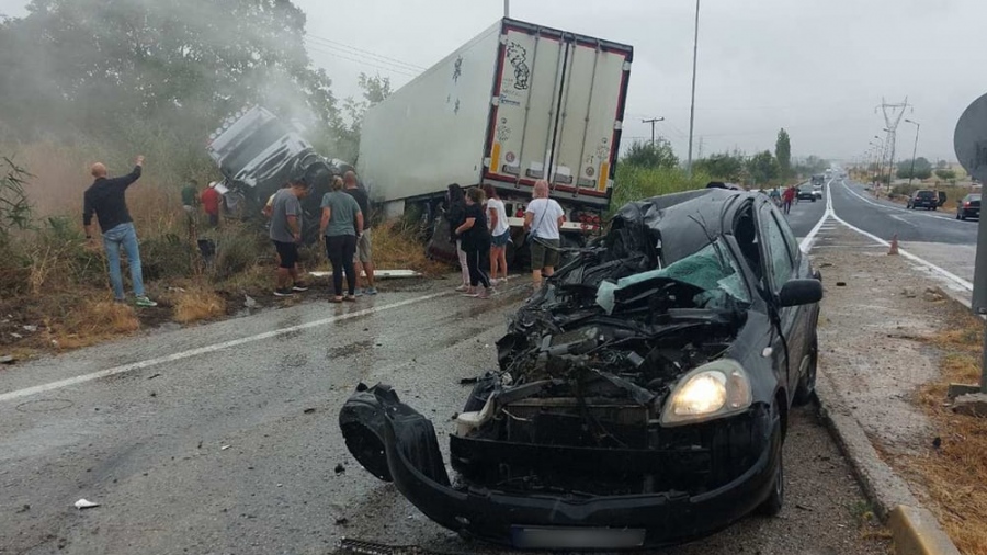 Τραγωδία στη Λαμία: Νεκρή μία οδηγός από τριπλή καραμπόλα στο δρόμο Λαμίας - Δομοκού
