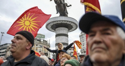 Πως το δημοψήφισμα στη FYROM προκάλεσε θλίψη στο Zaev, προβληματισμό στην ΕΕ και χαμόγελα στην Αθήνα