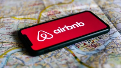 Πώς τα Airbnb παρατείνουν την τουριστική σεζόν στην Ελλάδα