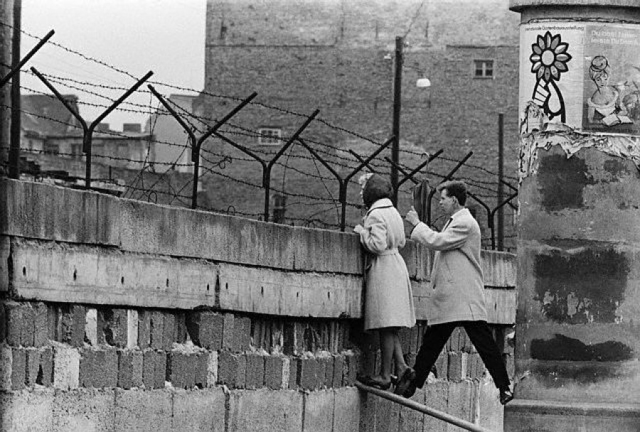 Τριάντα χρόνια από την Πτώση του Τείχους του Βερολίνου - Πέντε πράγματα για το Σιδηρούν Παραπέτασμα